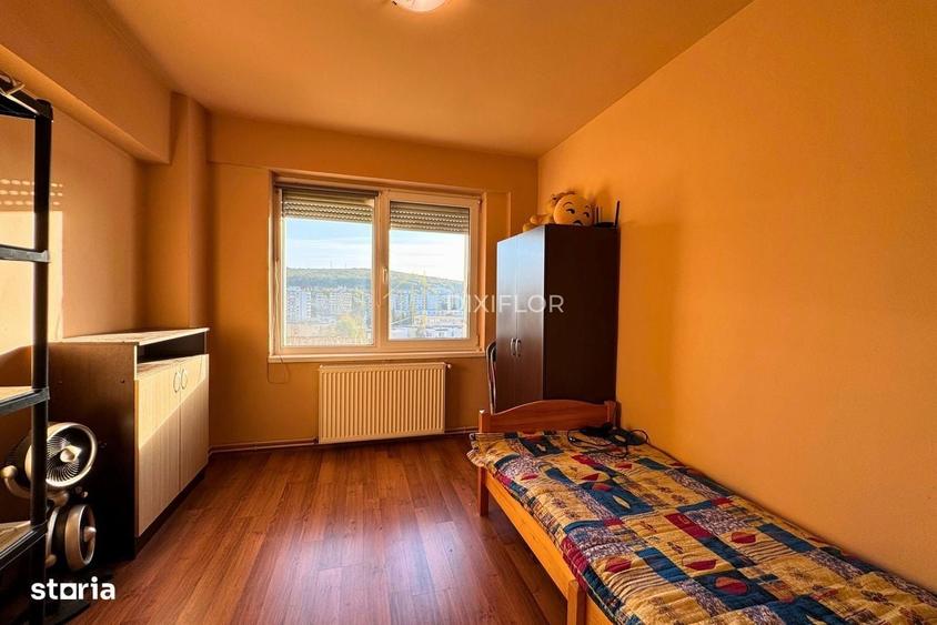 Apartament cu 3 camere decomandat în Tudor
