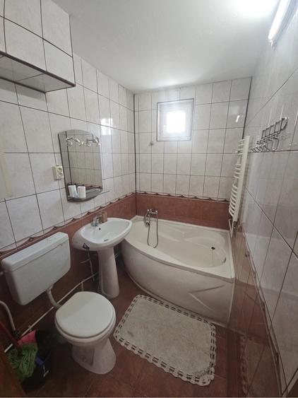 Apartament cu 3 camere semidecomandat în Luncă