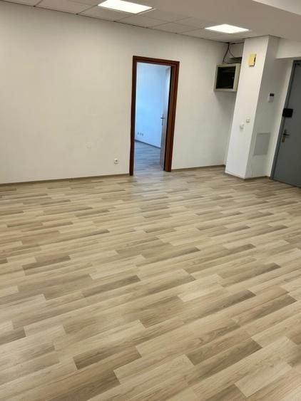 Birou, de 135 mp, în Universitate