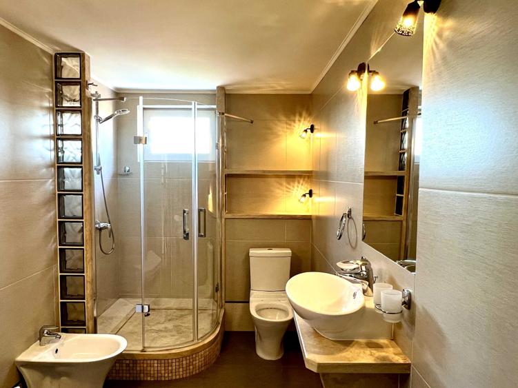 Apartament cu 4 camere decomandat în Exterior Vest