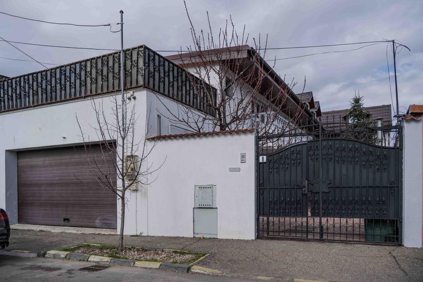Casă individuală cu 10 camere cu Garaj în Chitila