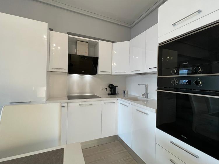 Statiunea Mamaia--Centru, apartament deosebit cu vedere frontala spre lac - 12