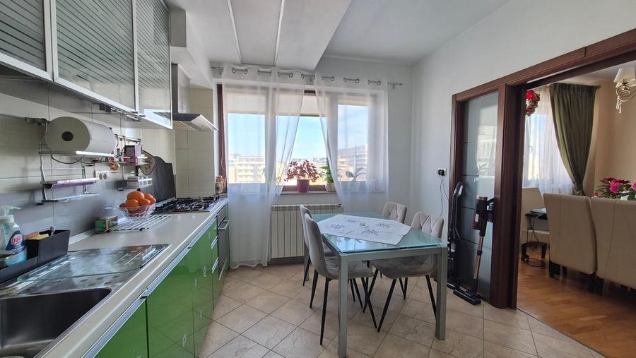 Apartament cu 4 camere decomandat, mobilat în Floreasca