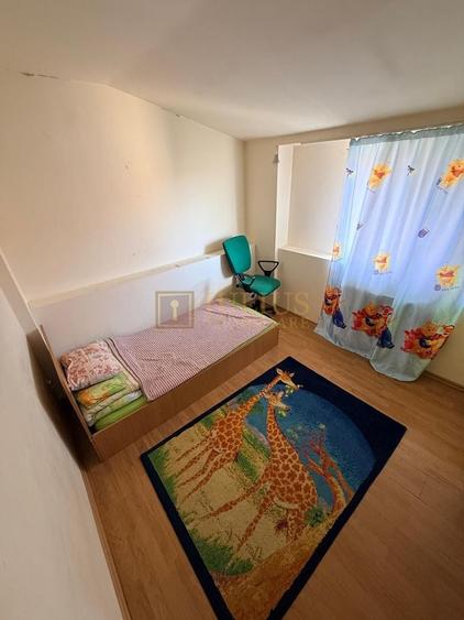 Apartament cu 3 camere decomandat în Dâmbovița