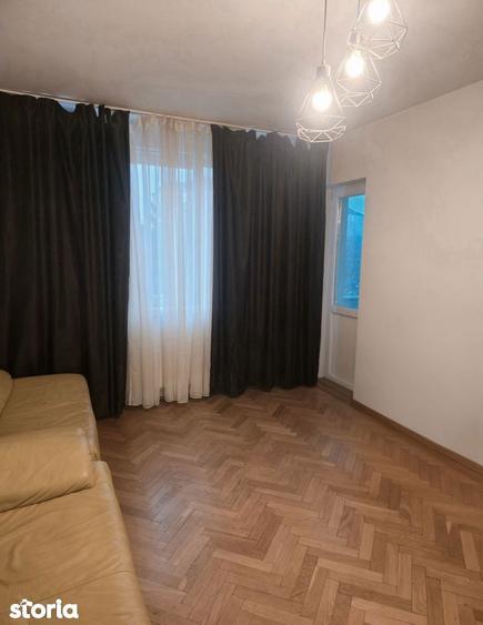 Apartament cu 3 camere în Calea București