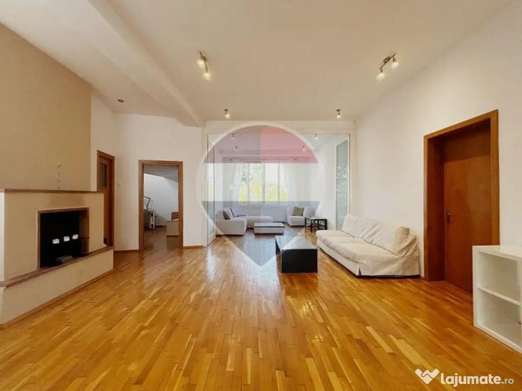 Apartament cu 3 camere semidecomandat în Primăverii