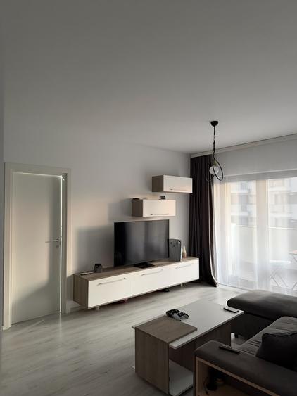 Apartament cu 2 camere semidecomandat, mobilat în Mihai Bravu