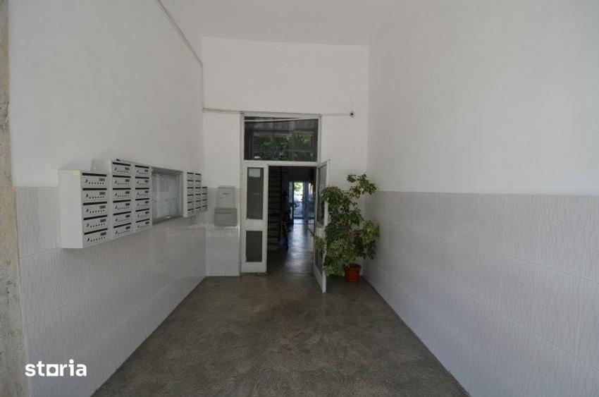Garsonieră decomandată în Cantacuzino