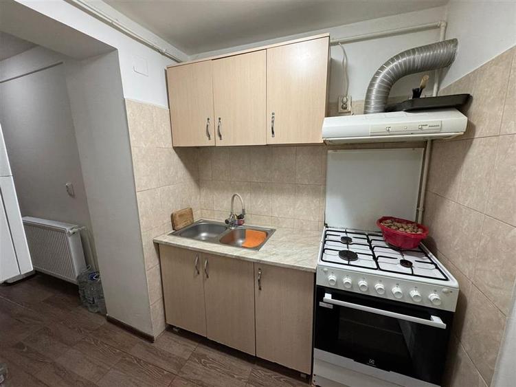 Apartament cu 2 camere decomandat, mobilat în Sud
