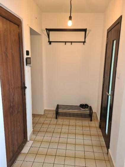 Apartament cu 3 camere semidecomandat, mobilat în Iancului