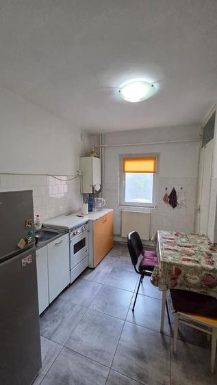 Apartament cu 3 camere decomandat, mobilat în Complex Studențesc