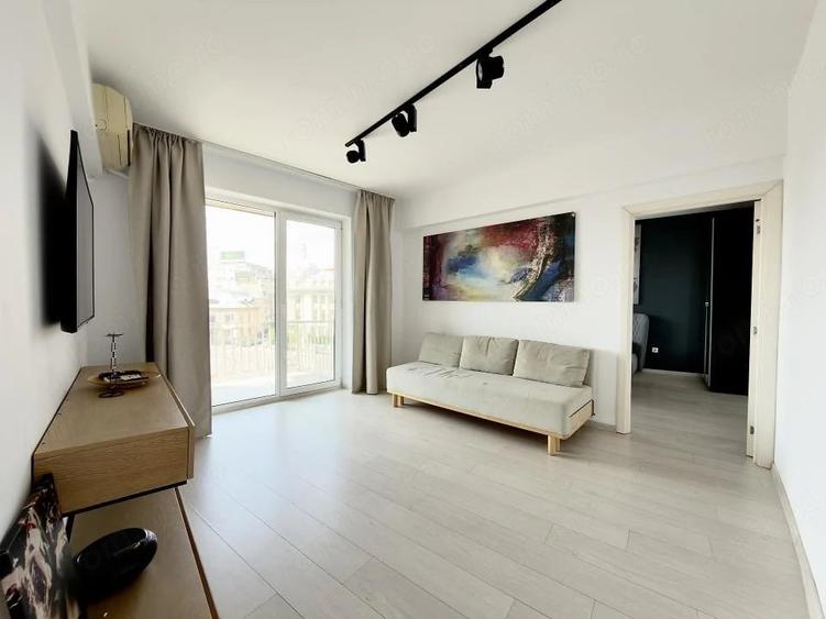 Apartament cu 3 camere semidecomandat în Romană