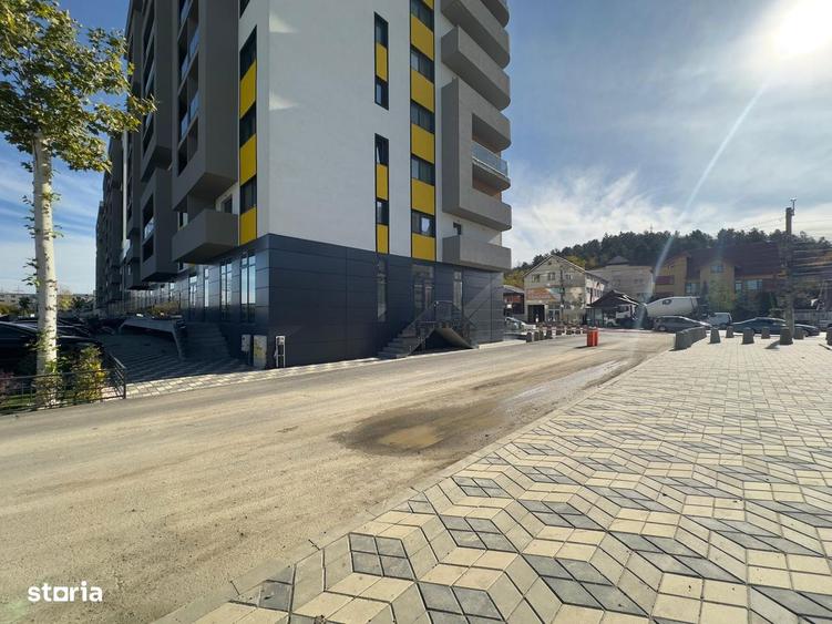 Spațiu comercial, de 420 mp, în Bucium