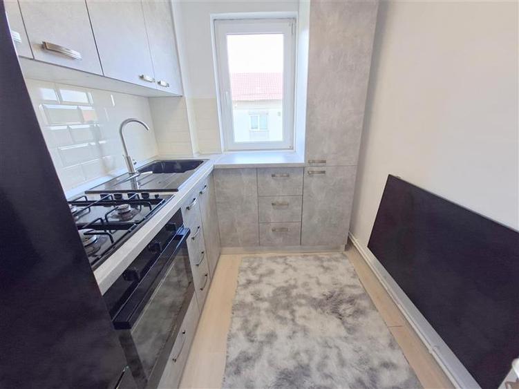 Apartament cu 2 camere semidecomandat în 9 Mai