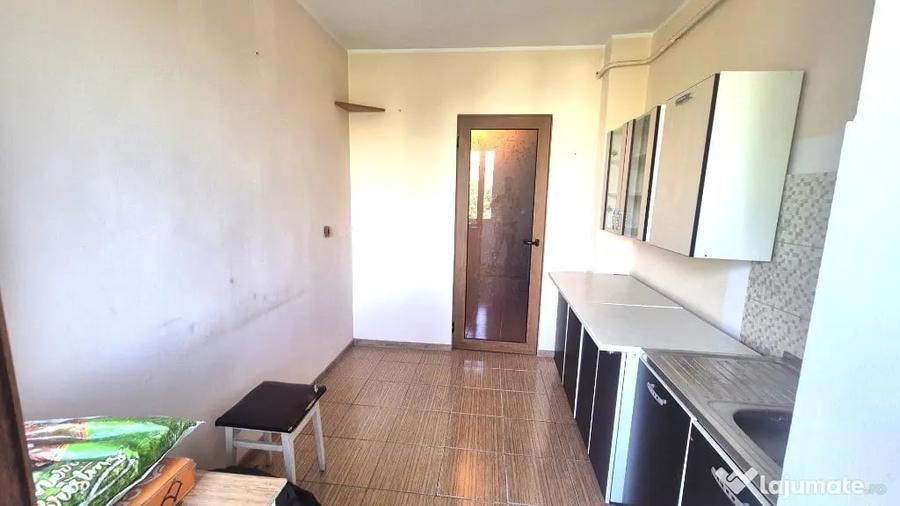 Apartament cu 3 camere semidecomandat în Țiglina 1