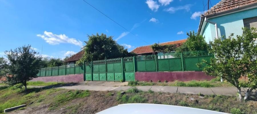 Casă cu 4 camere în Craiva