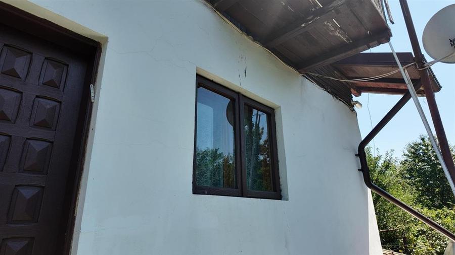 Casă cu 3 camere cu Teren 1300 Mp în Est