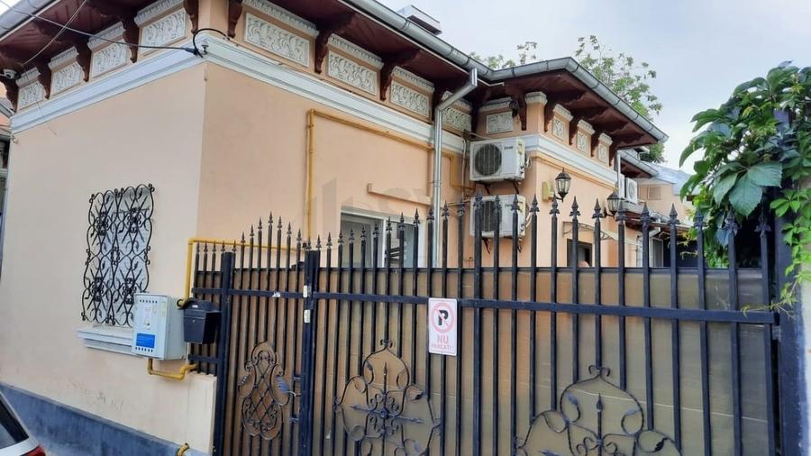 Casă individuală cu 3 camere cu Canalizare în Banu Manta