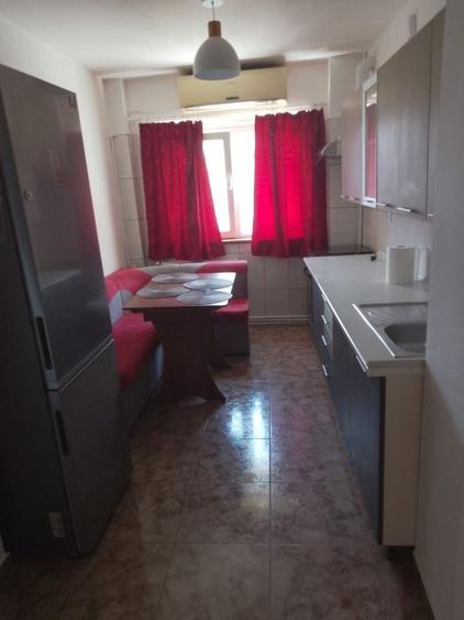 Apartament cu 4 camere semidecomandat, mobilat în Timpuri Noi