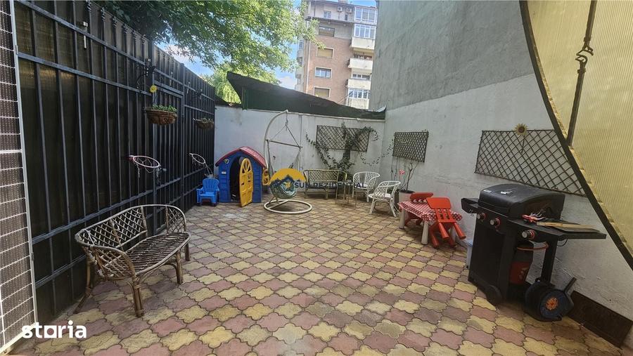 Apartament cu 6 camere în Victoriei