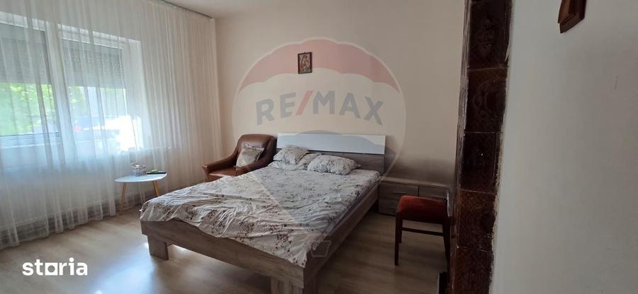 Casă cu 6 camere cu Teren 700 Mp în Central