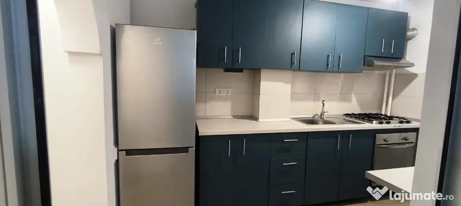 Apartament cu 2 camere semidecomandat în Tei