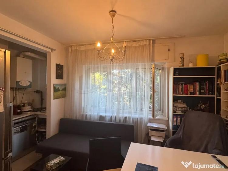 Apartament cu 2 camere semidecomandat în Cișmigiu