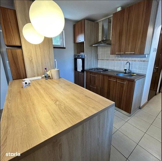 Apartament cu 4 camere în Podu Roș
