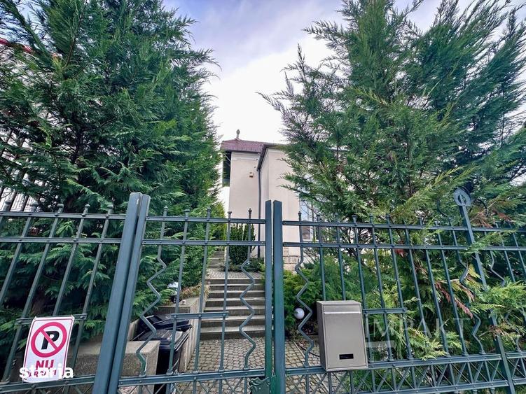 Casă cu 6 camere cu Teren 500 Mp în Andrei Mureșanu