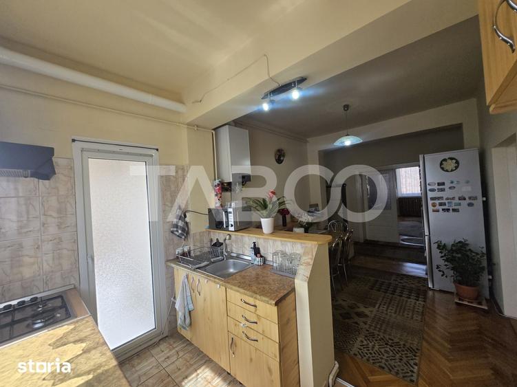 Apartament cu 5 camere decomandat în Terezian