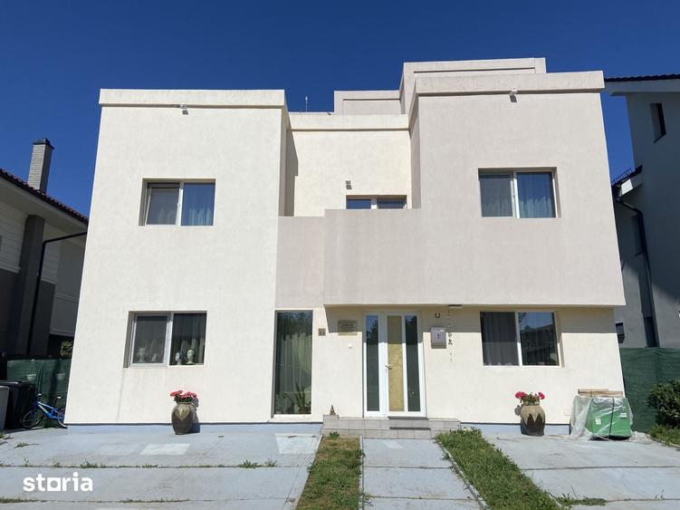 Casă cu 7 camere cu Teren 476 Mp în Corbeanca