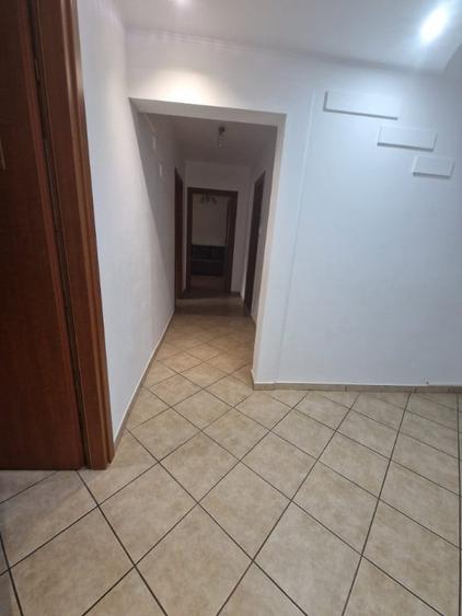 Apartament cu 2 camere decomandat în Basarabia
