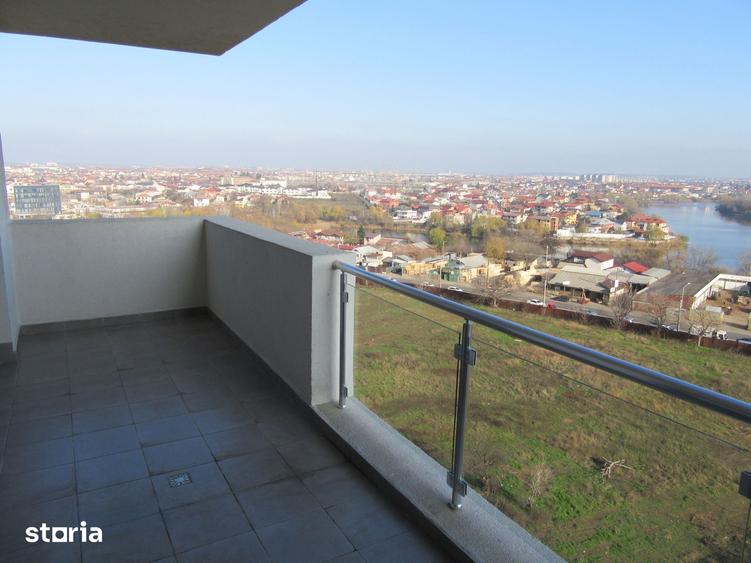 Apartament cu 3 camere semidecomandat în Fundeni