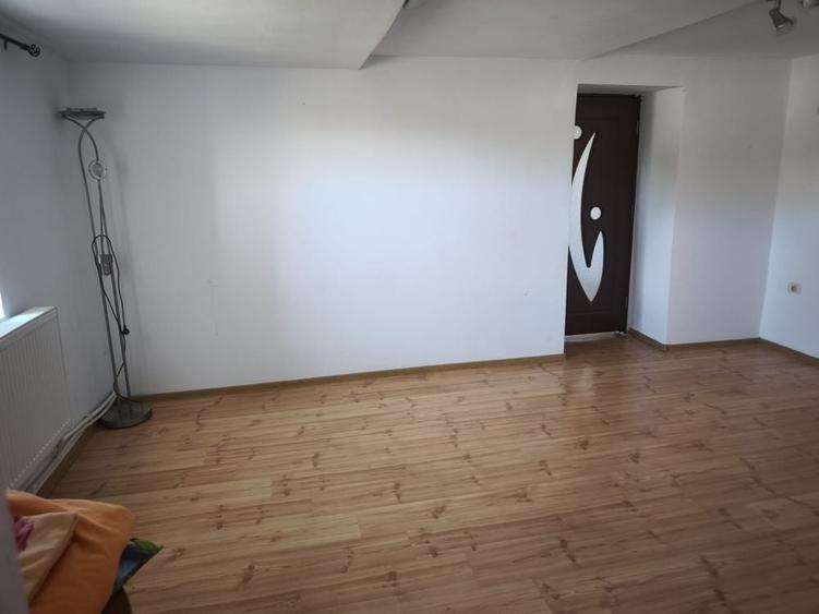 Casă cu 4 camere în Aluniș