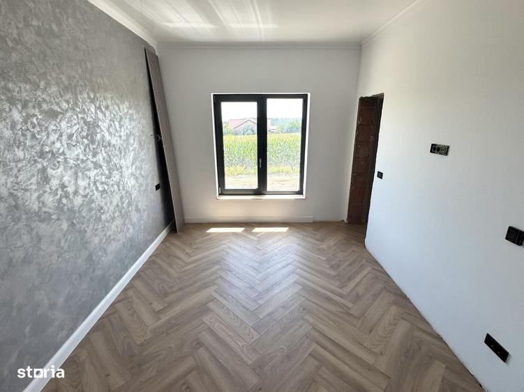 Casă cu 4 camere în Breazu