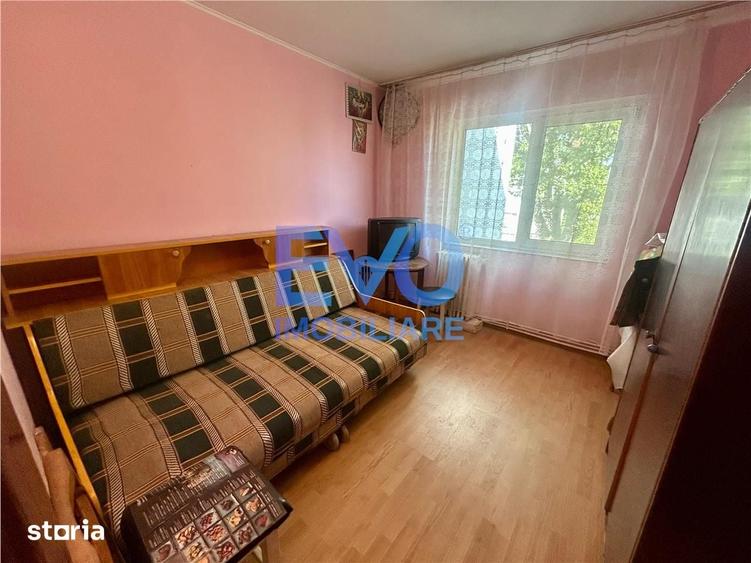 Apartament cu 3 camere semidecomandat în Dacia