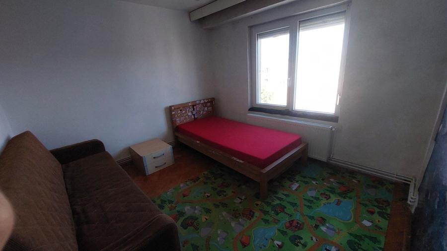 Apartament cu 4 camere decomandat în Central