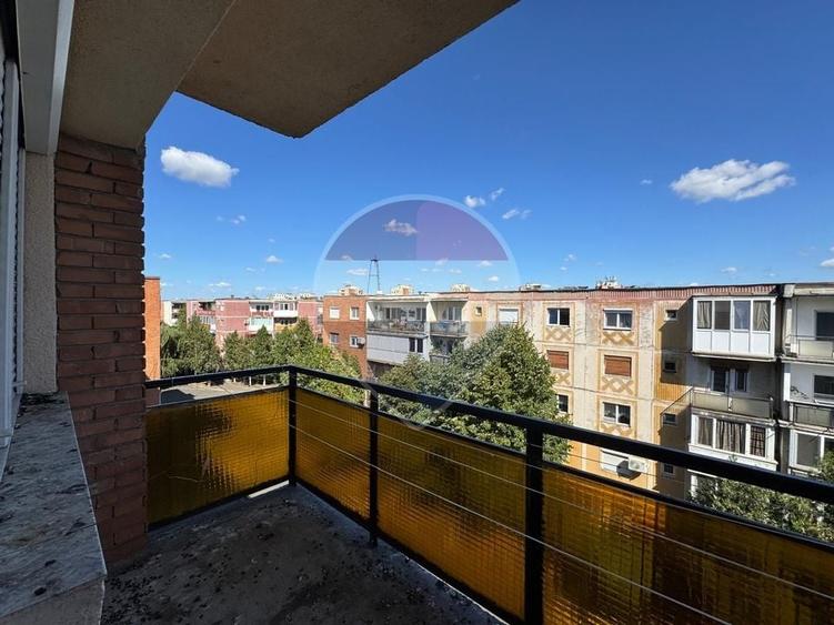 Apartament cu 2 camere semidecomandat, mobilat în Micălaca
