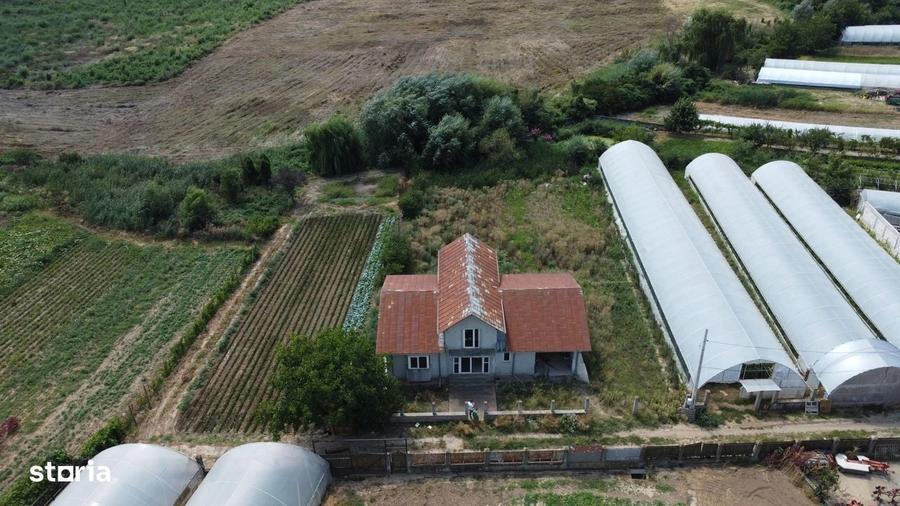 Casă cu 4 camere în Băleni