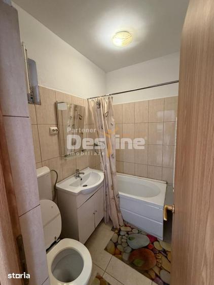 Casa cu 6 unitati, doua locuri de parcare si curte, situata langa AFI - 10