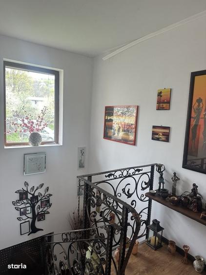 Casă cu 4 camere decomandat în Cornu