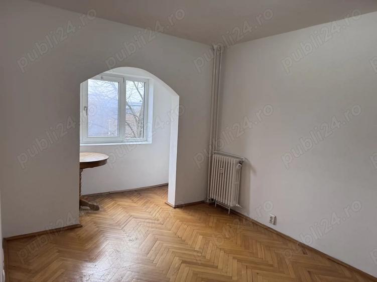 Apartament cu 3 camere decomandat în Seleuș