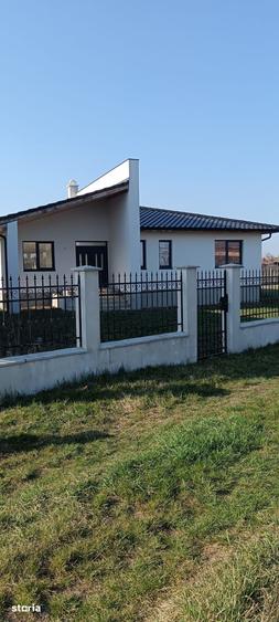 Casă cu 4 camere cu Teren 2122 Mp în Central