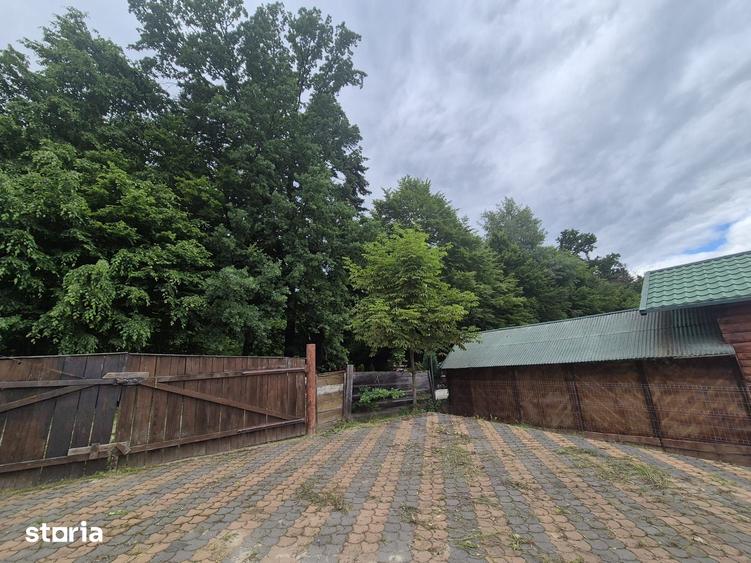 Casă cu 10 camere cu Teren 1000 Mp în Arbore