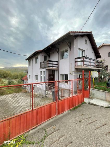 Casă cu 8 camere cu Teren 500 Mp în Iris