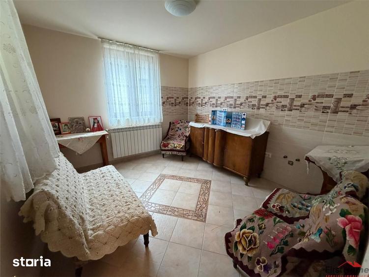 Casă cu 6 camere cu Teren 1012 Mp în Vânători