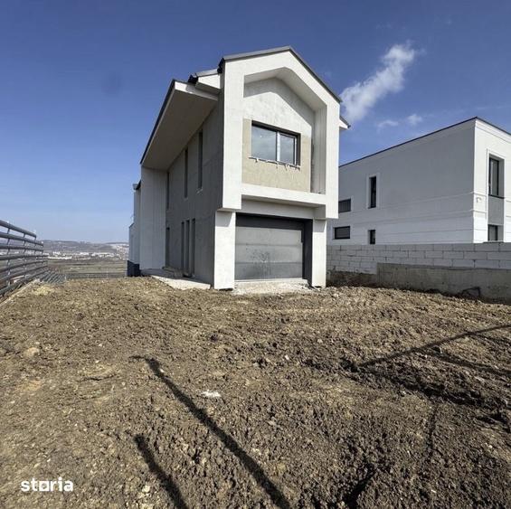 Casă cu 4 camere cu Teren 479 Mp în Sopor