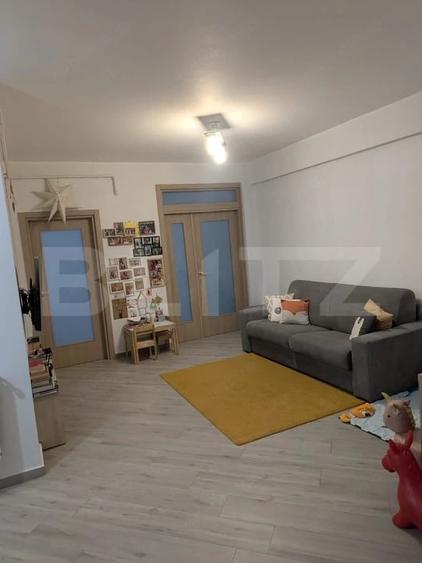 Apartament cu 4 camere semidecomandat în Filiași