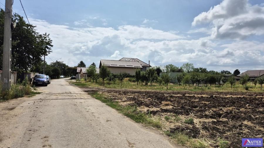 Teren Construcții intravilan de 2300 mp, în Sud-Vest