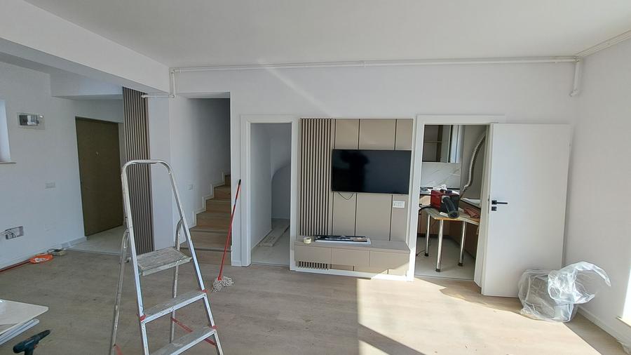 Casă cu 5 camere cu Piscina în Militari